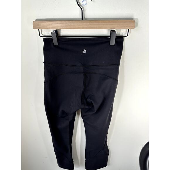 Lululemon In Movement Crop *Everlux 19" Size: 4 - Picture 3 of 7